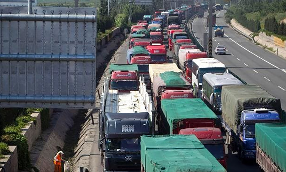 China to crack down on diesel trucks, raise fuel standards