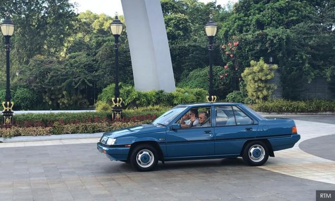 Proton Saga Modified Sultan Ibrahim drives Dr M to airport in late father s 