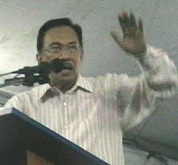 anwar ibrahim ceramah in kampung medan taman medan 080808 05