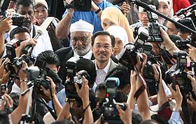anwar ibrahim sodomy 2 trail court case 080808 08