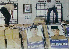 elegant advisory barisan nasional posters in 2004 election 110808