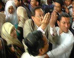 anwar ibrahim sodomy allegation saiful bukhari azlan first day in court 070808 06