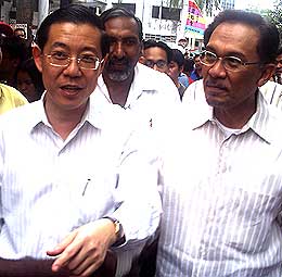 anwar ibrahim lim guan eng dap permatang pauh by election walkabout campaign 150808 03