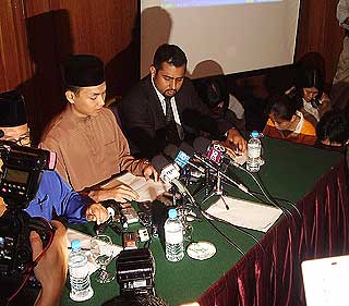 saiful bukhari azlan and anwar ibrahim sodomy 2 pc 150808 01