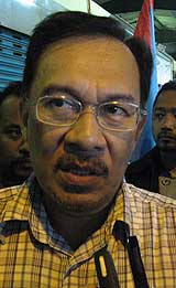 anwar ibrahim tengiri market permatang pauh by election 180808 02