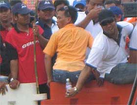lewd vulgar sodomy stunt display by umno bn puteri umno supporters at permatang pauh nomination day 180808 03