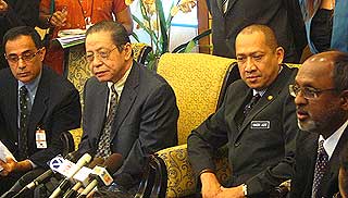 french jounalist attacked in permatang pauh parliament pc 210808 06
