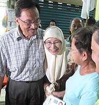 anwar ibrahim seberang jaya market permatang pauh by election visit 180808 01