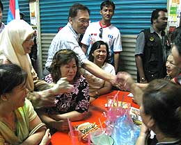 anwar ibrahim seberang jaya market permatang pauh by election visit 180808 05