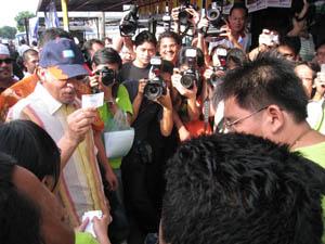 anwar najib campaign in market 040808 02