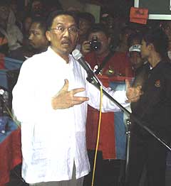 anwar ibrahim ceramah in tok kandu permatang pauh by election 220808 01