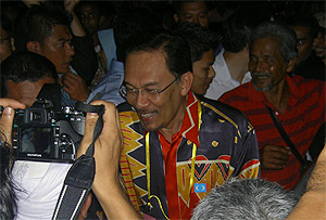 anwar leaving for counting center 260808