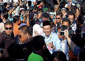 anwar ibrahim permatang pauh by election polling day 260808 04