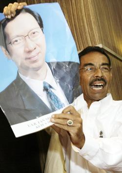 pinang umno tear up koh tsu koon photo 080908 02