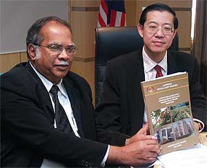 lim guan eng and ramasamy with auditor generals 2007 report 100908