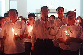 dap candle light vigil for teresa kok 130908 05