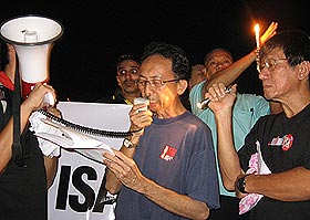 penang anti isa candle light vigil 150908 05