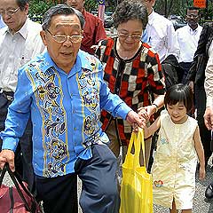 teresa kok parents meet bukit aman 150908 05