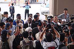 anwar ibrahim hearing 240908 02