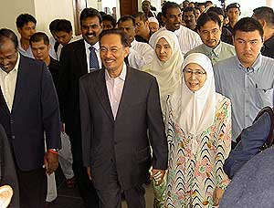 anwar ibrahim hearing 240908 10