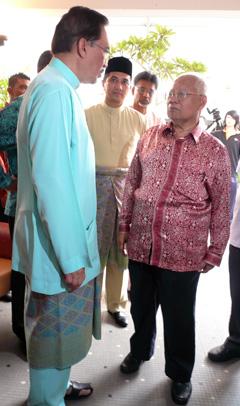 anwar hari raya open house kuala lumpur 121008 tun salleh