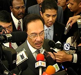 anwar ibrahim and parliament pc 141008 02