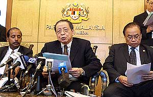 lim kit siang parliament pc 201008 01
