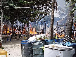 lily chalet resort fire in kecil island pulau perhentian 031108 05