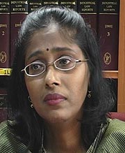 manoharan wife hindraf deepavali message 281008 s pushpaneela 2