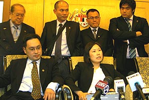 fong po kuan and chong chien jen walkout suspended from parliament 061108 01