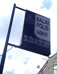 syed hamid albar visit new chow kit police station 061108 02