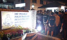 bersih 1st year anniversary pj vigil arrest 111108 outside of police station