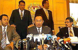 anwar ibrahim pkr parliament pc 111108 01