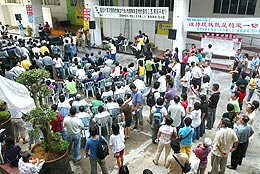 new era college protest 171108 05