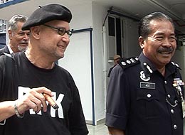 raja petra kamaruddin sentul police station 181108 03