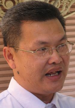 penang mutilanguage roadsign gerakan fang qun long