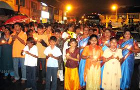 hindraf rally butterworth 251108 gather at the road side1