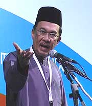anwar ibrahim pkr national congress 291108 01