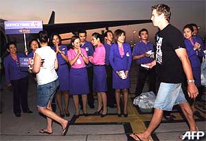 thailand airport reopen flights king speech tourism 041208 01