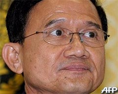 somchai wongsawat thailand pm 021208