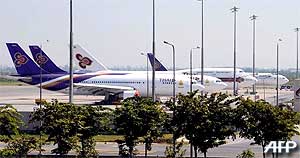 thailand airport reopen flights king speech tourism 041208 02