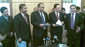 parliament pakatan pc on mtuc 031208 receive memorandum