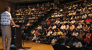 ks jomo public lecture 051208 crowds