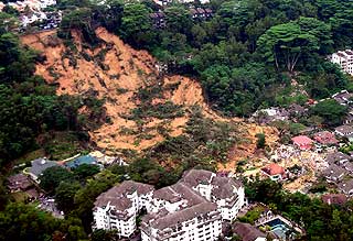 bukit anatarabangsa landslide pdrm aerial photographs 101208 02