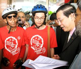 jerit cycling campaign 081208 submit memo to lim guan eng