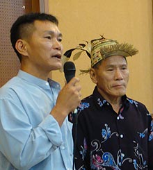 suaram human rights award 091208 nick kelesau and tk tirong lawing 01