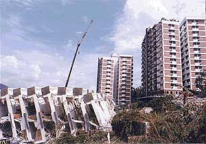 highland tower collapse 091208 02