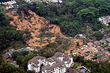 bukit anatarabangsa landslide pdrm aerial photographs 101208