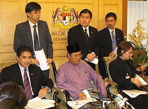 khalid ibrahim pkr leaders pc in parliament 101208 02