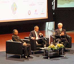 mahathir talk putrajaya 111208 04